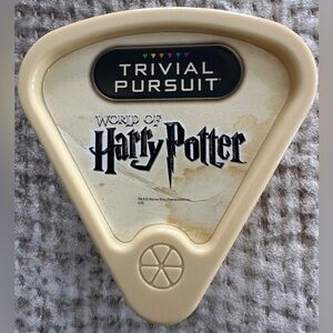 WORLD OF HARRY POTTER Trivial Pursuit Game Age 8+